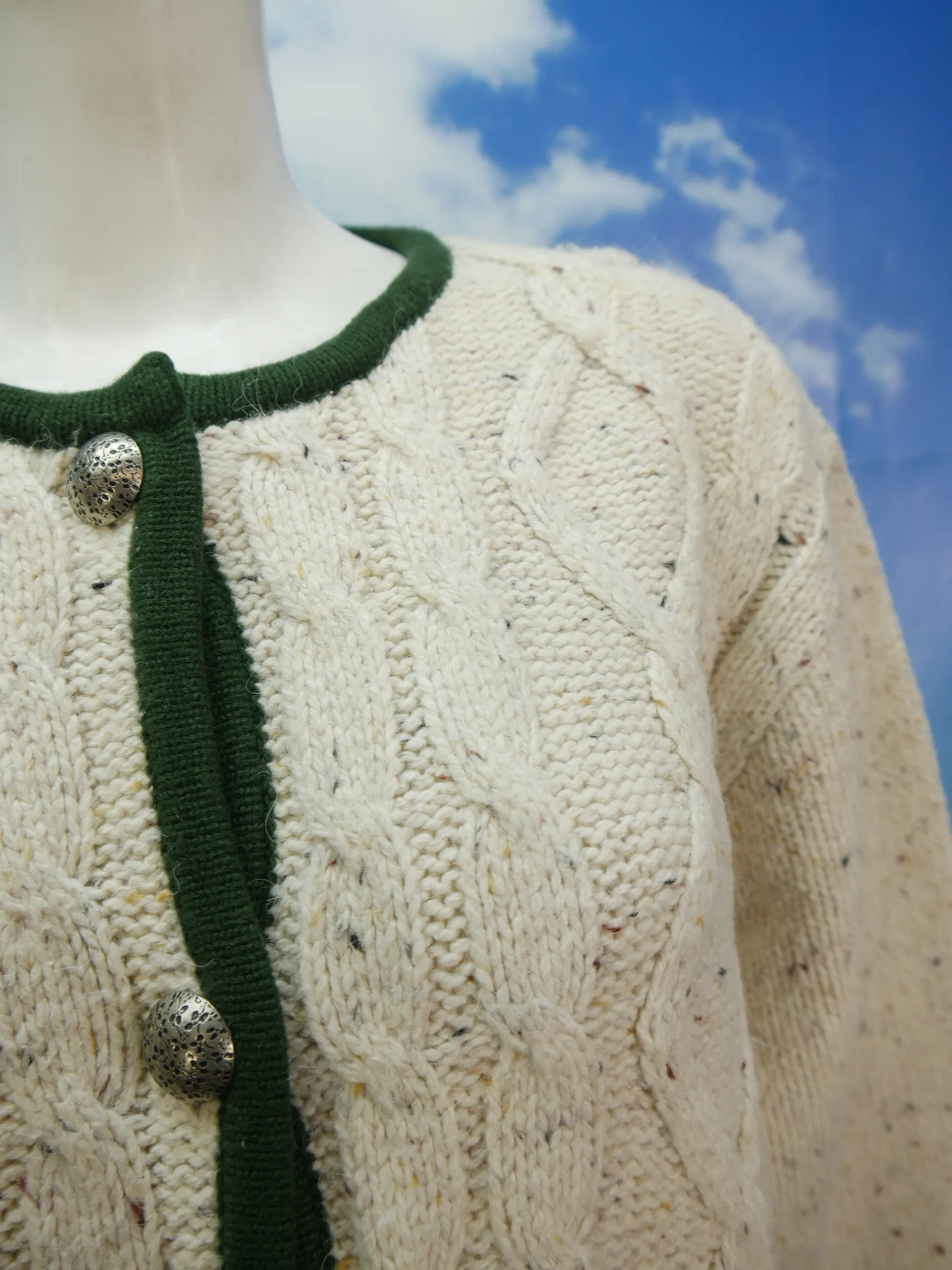 C&A Landhaus beige mit Stickerei wunderschöne Trachtenjacke Jacke Gr.42