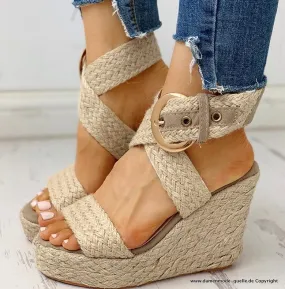 Coole Party Plateau Sommer Sandalen in Beige