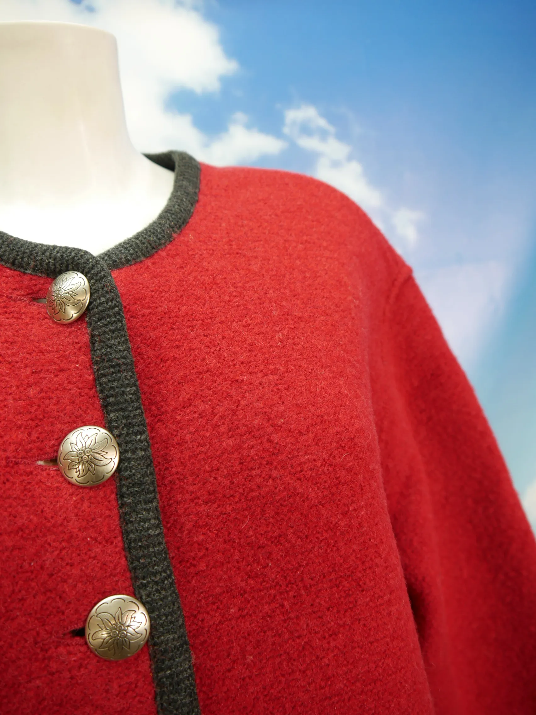 Geiger Austria roter Walker mit Edelweißknöpfe Trachtenjacke Jacke Gr.40