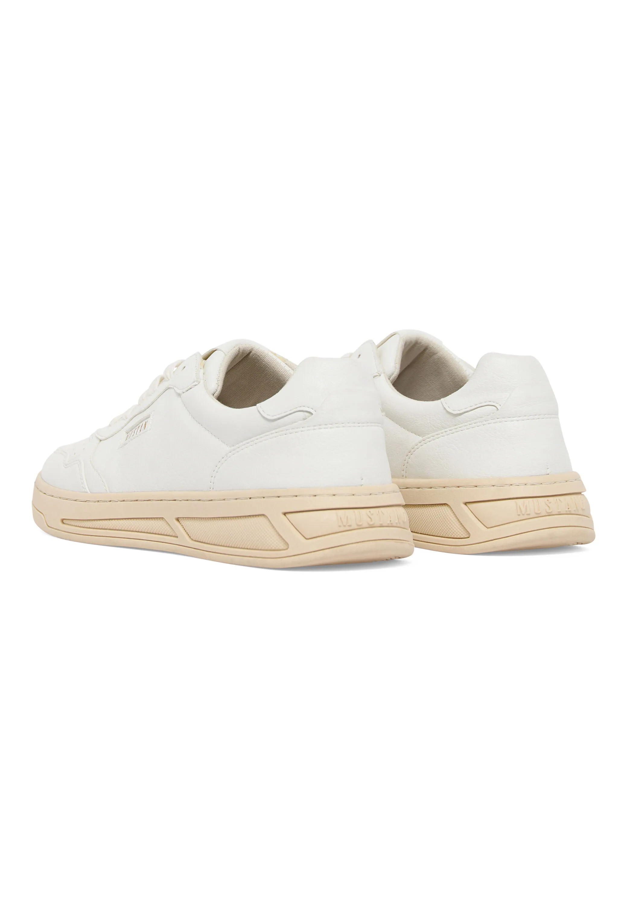 Sneakers im sportiven Look